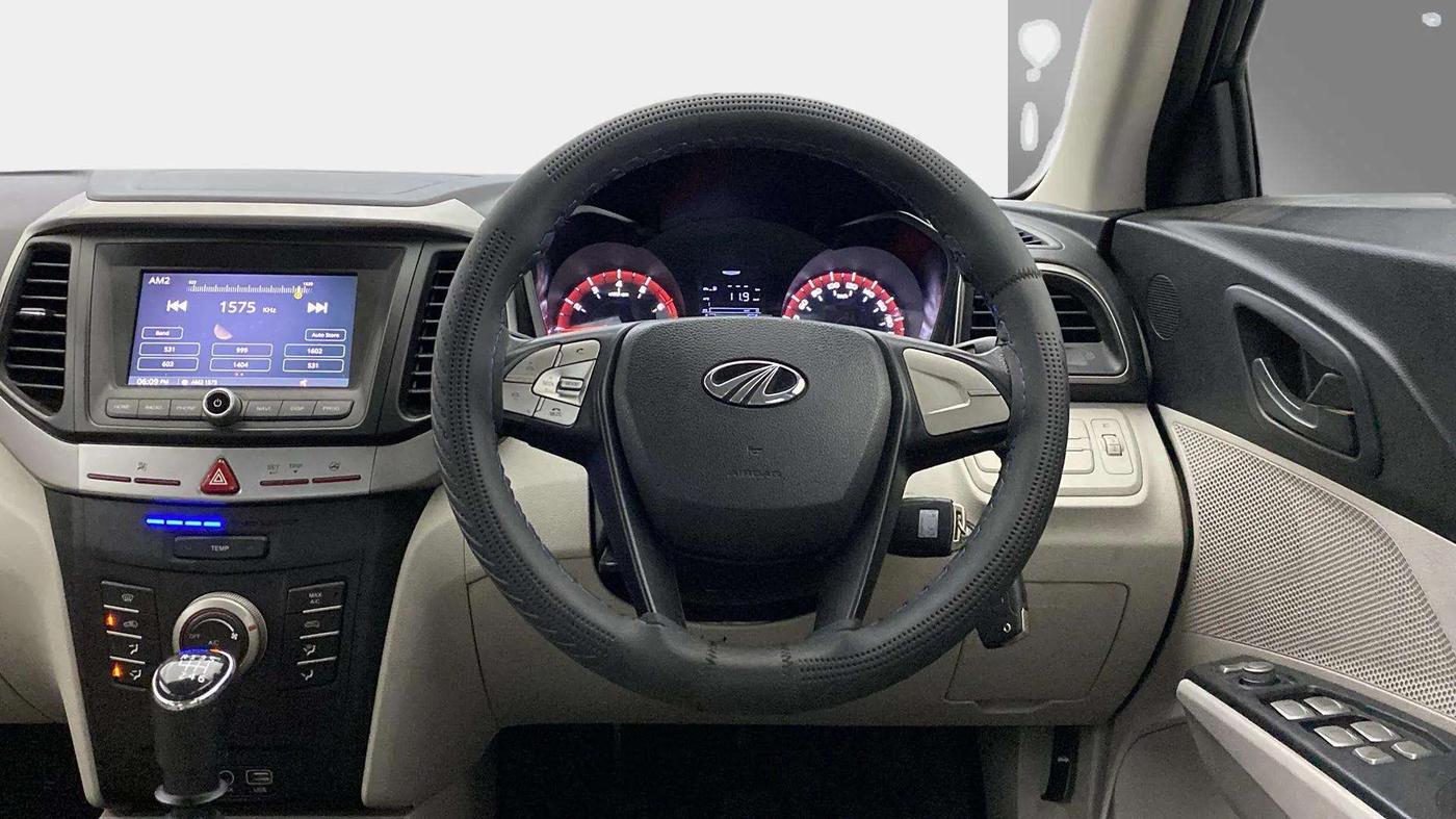 2020 Mahindra XUV300 W6 1.2 PETROL, Petrol, Manual, 61,248 km, Steering Wheel Close Up