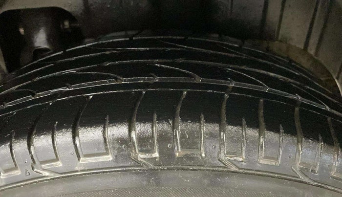 2020 Mahindra XUV300 W6 1.2 PETROL, Petrol, Manual, 61,185 km, Left Rear Tyre Tread
