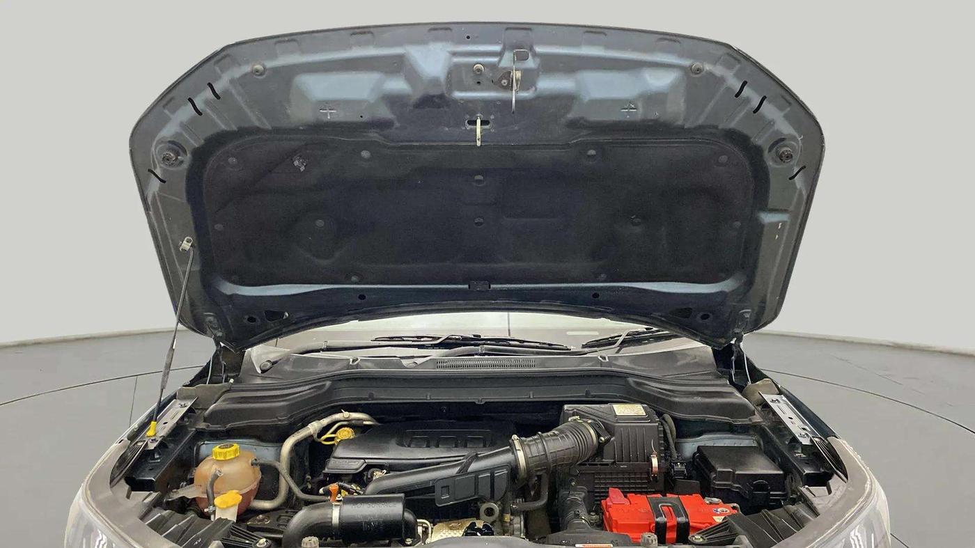 2020 Mahindra XUV300 W6 1.2 PETROL, Petrol, Manual, 61,248 km, Open Bonet