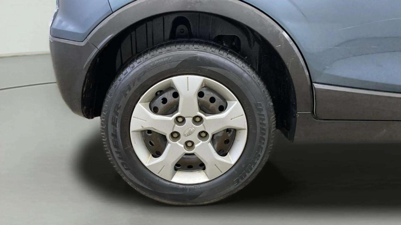 2020 Mahindra XUV300 W6 1.2 PETROL, Petrol, Manual, 61,248 km, Right Rear Wheel