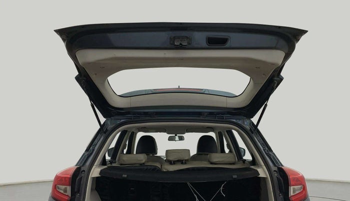 2020 Mahindra XUV300 W6 1.2 PETROL, Petrol, Manual, 61,185 km, Boot Door Open