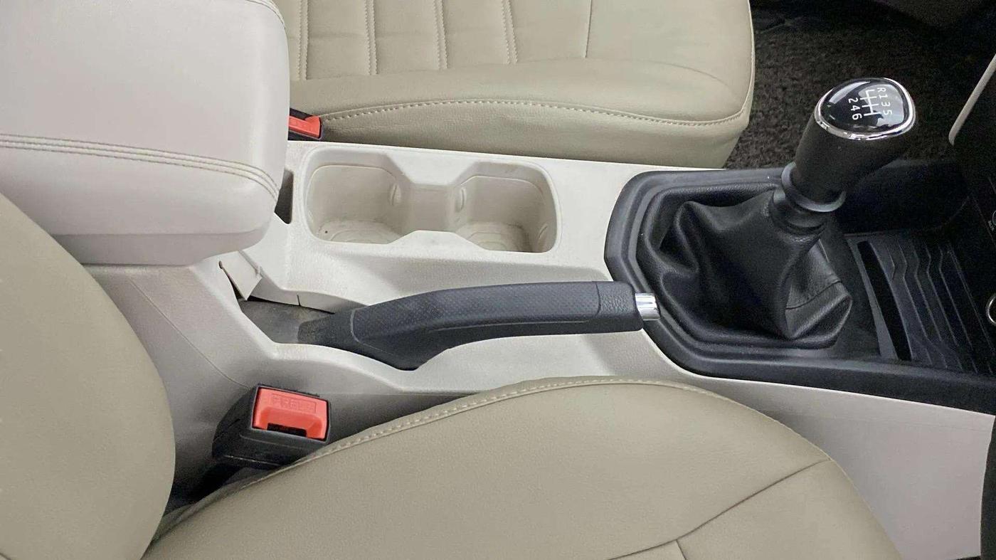 2020 Mahindra XUV300 W6 1.2 PETROL, Petrol, Manual, 61,248 km, Gear Lever