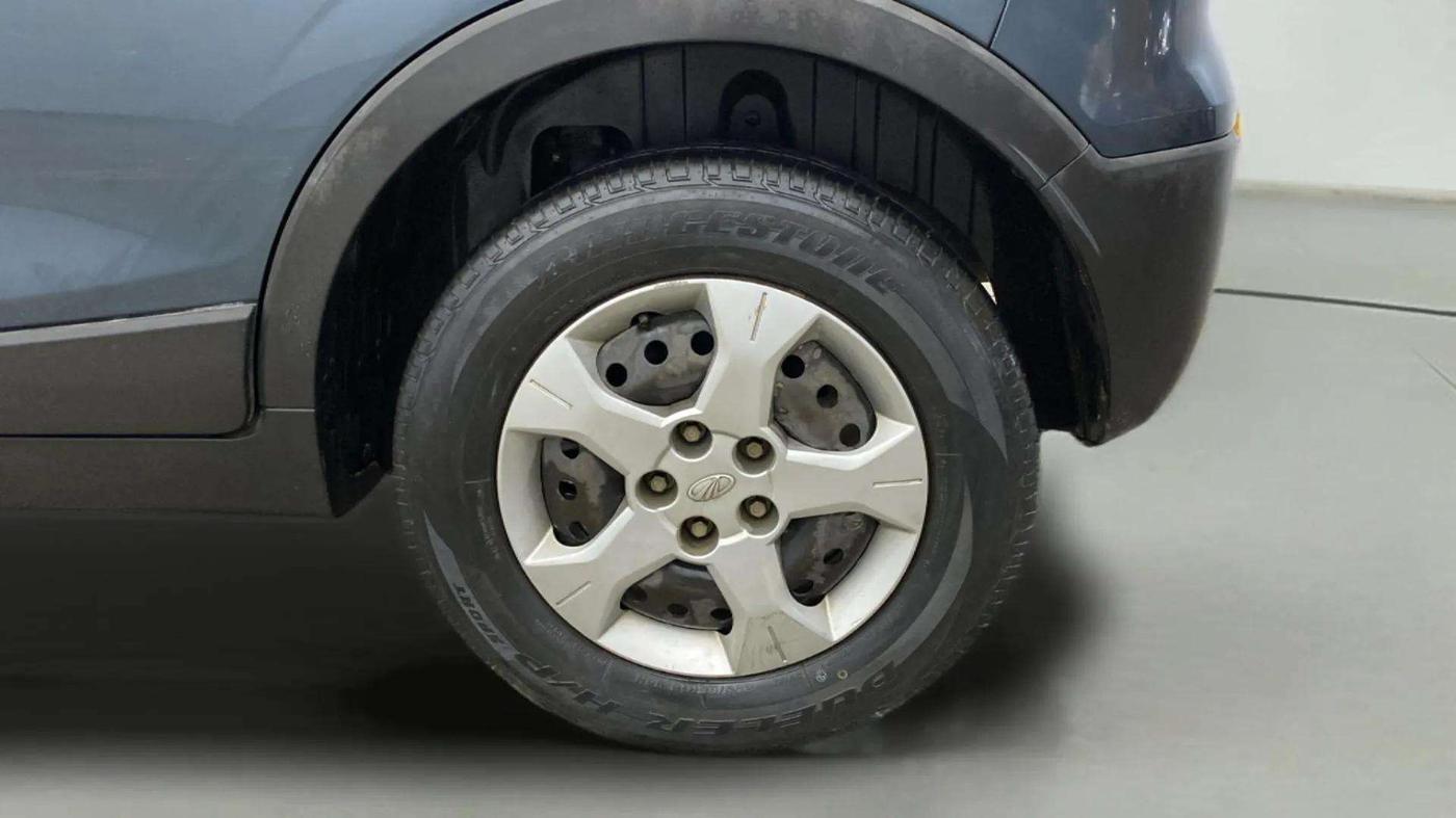 2020 Mahindra XUV300 W6 1.2 PETROL, Petrol, Manual, 61,248 km, Left Rear Wheel