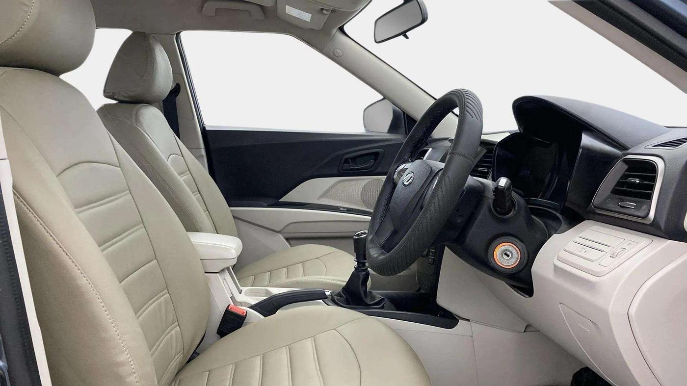 2020 Mahindra XUV300 W6 1.2 PETROL, Petrol, Manual, 61,248 km, Right Side Front Door Cabin