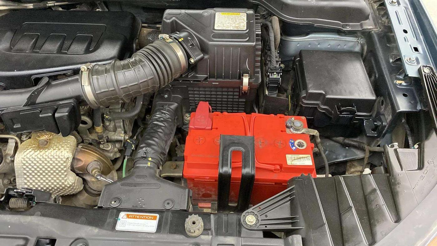 2020 Mahindra XUV300 W6 1.2 PETROL, Petrol, Manual, 61,248 km, Engine View - Left