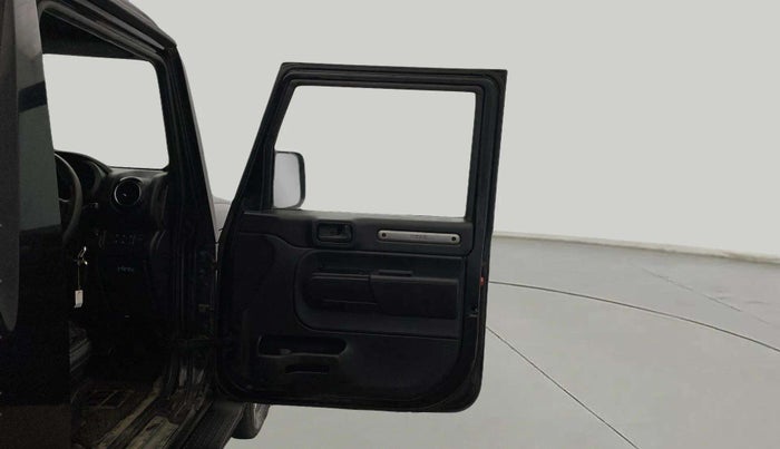 2022 Mahindra Thar LX D 4WD AT CONVERTIBLE, Diesel, Automatic, 31,234 km, RHS Front Door