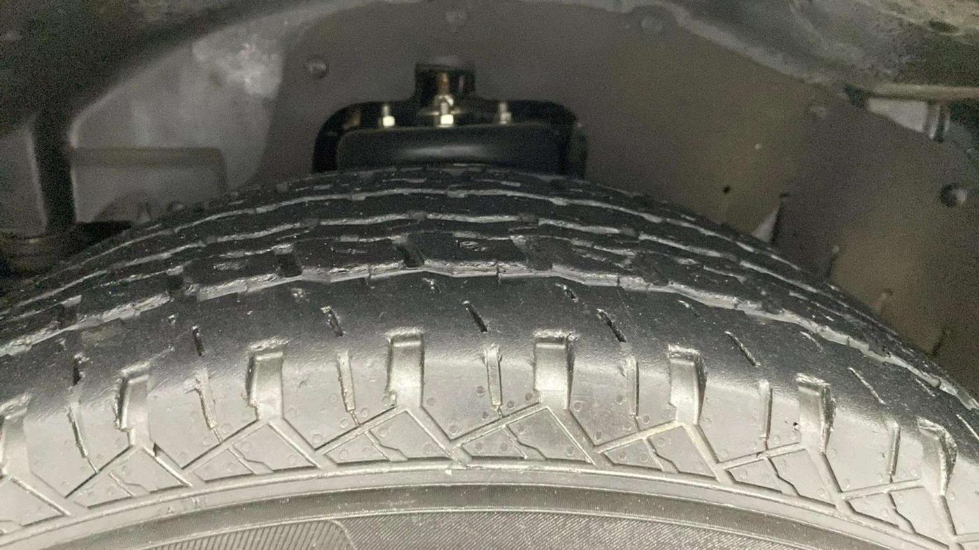 2022 Mahindra Thar LX D 4WD AT CONVERTIBLE, Diesel, Automatic, 31,234 km, Left Front Tyre Tread