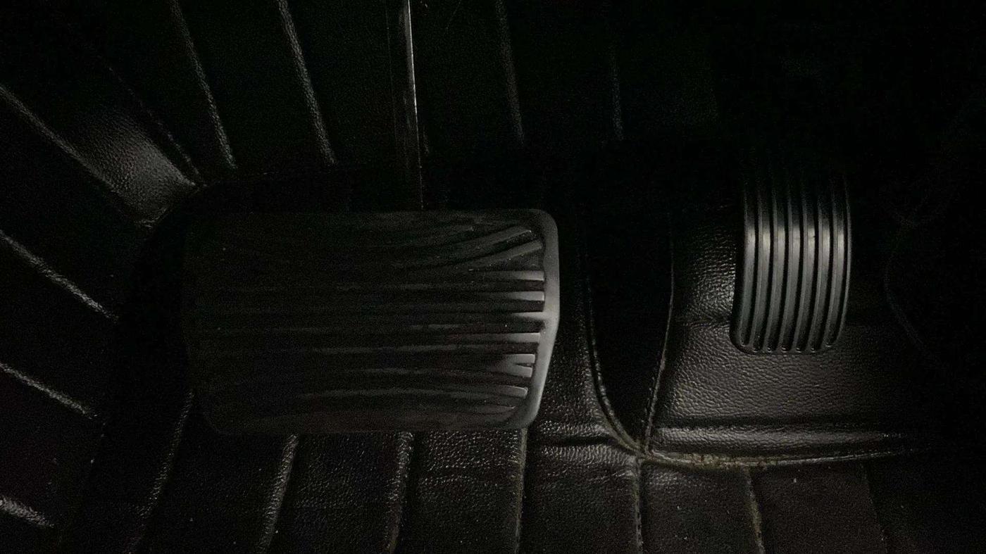 2022 Mahindra Thar LX D 4WD AT CONVERTIBLE, Diesel, Automatic, 31,234 km, Pedals