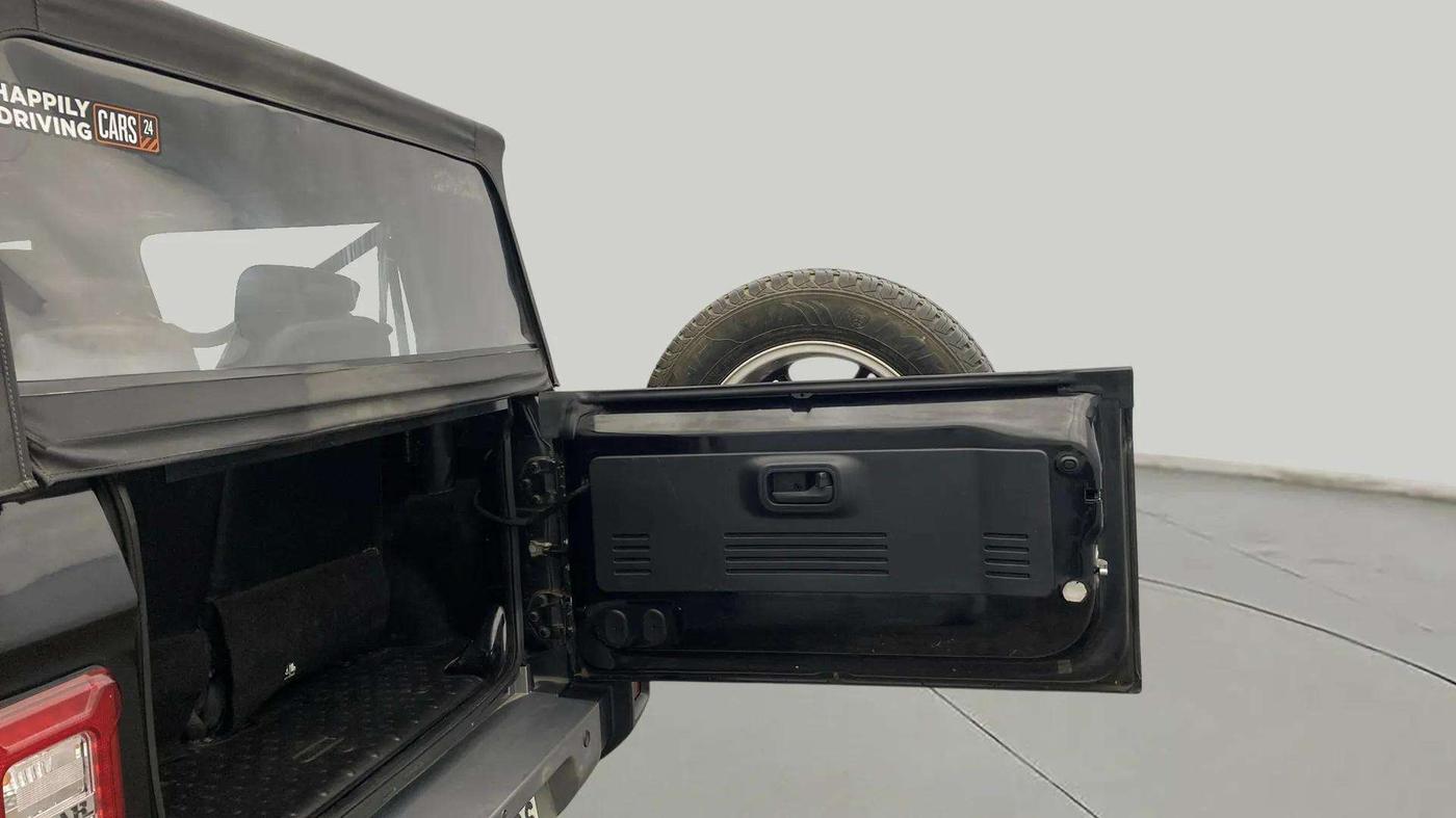 2022 Mahindra Thar LX D 4WD AT CONVERTIBLE, Diesel, Automatic, 31,234 km, Boot Door Open
