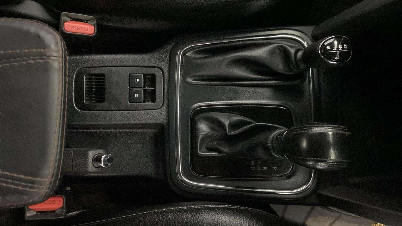 2022 Mahindra Thar LX D 4WD AT CONVERTIBLE, Diesel, Automatic, 31,234 km, Gear Lever