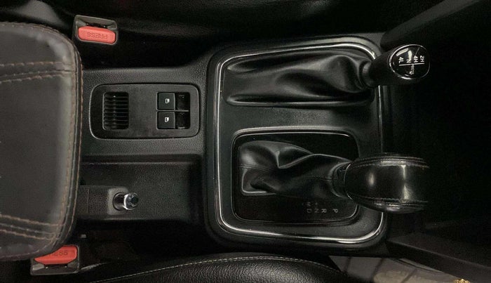 2022 Mahindra Thar LX D 4WD AT CONVERTIBLE, Diesel, Automatic, 31,234 km, Gear Lever