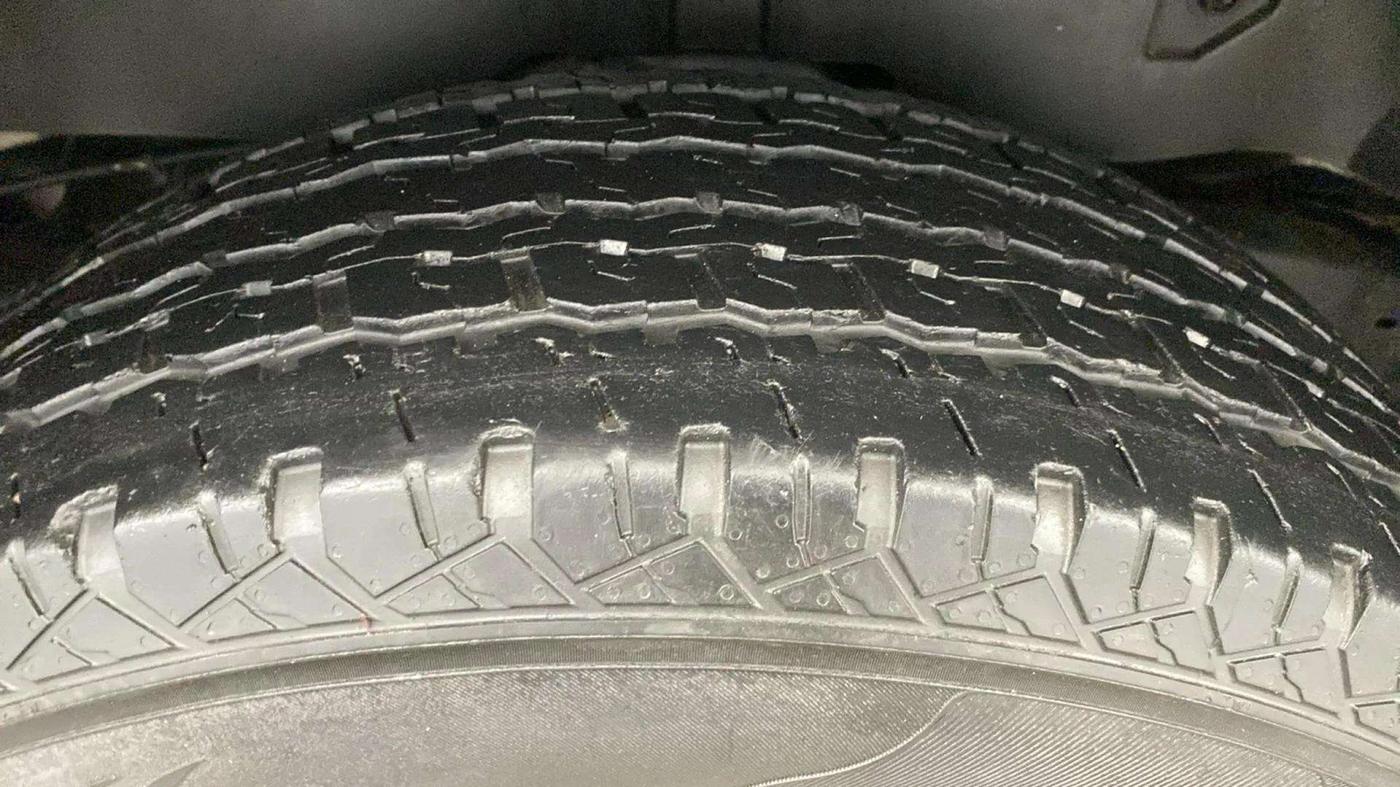 2022 Mahindra Thar LX D 4WD AT CONVERTIBLE, Diesel, Automatic, 31,234 km, Right Rear Tyre Tread