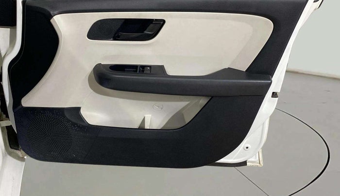 2021 Tata ALTROZ XE PETROL, Petrol, Manual, 40,456 km, Driver Side Door Panels Control
