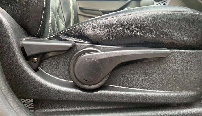 2018 Tata Tiago XZ PETROL, Petrol, Manual, 27,803 km, Driver Side Adjustment Panel