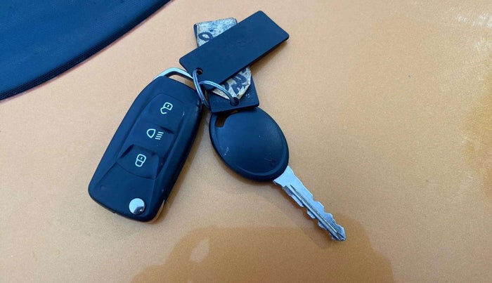 2018 Tata Tiago XZ PETROL, Petrol, Manual, 27,803 km, Key Close Up