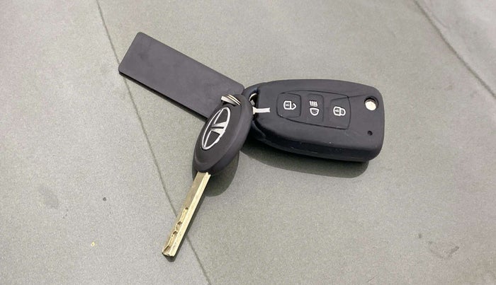 2021 Tata NEXON XZ PETROL, Petrol, Manual, 81,483 km, Key Close Up