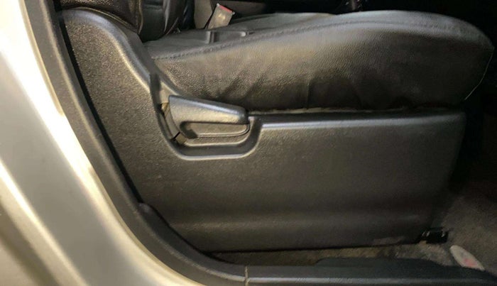 2014 Maruti Wagon R 1.0 VXI, Petrol, Manual, 76,446 km, Driver Side Adjustment Panel