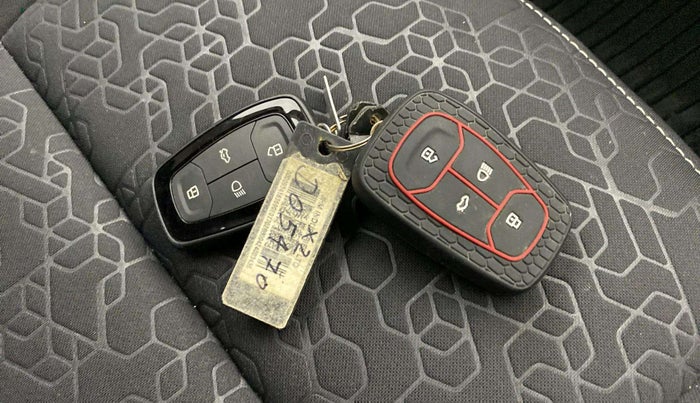 2024 Tata ALTROZ XZA, Petrol, Automatic, 11,633 km, Key Close Up