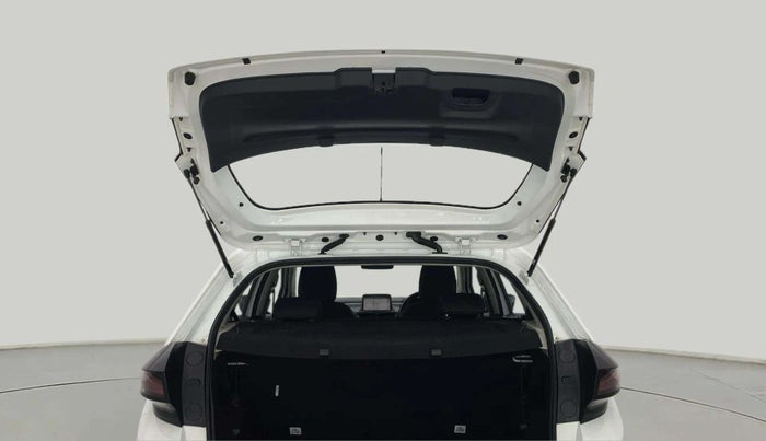 2024 Tata ALTROZ XZA, Petrol, Automatic, 11,633 km, Boot Door Open