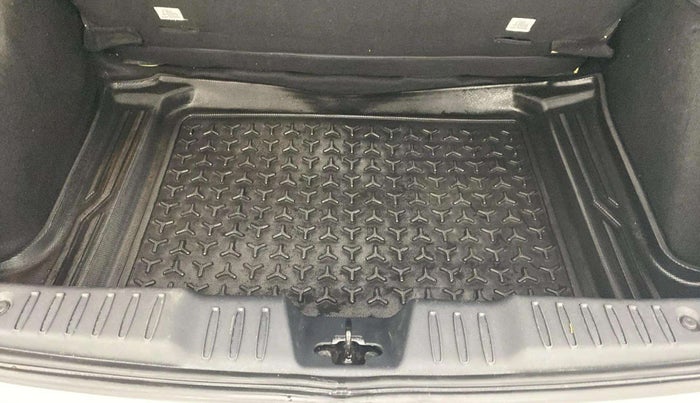 2024 Tata ALTROZ XZA, Petrol, Automatic, 11,633 km, Boot Open Zoomed View