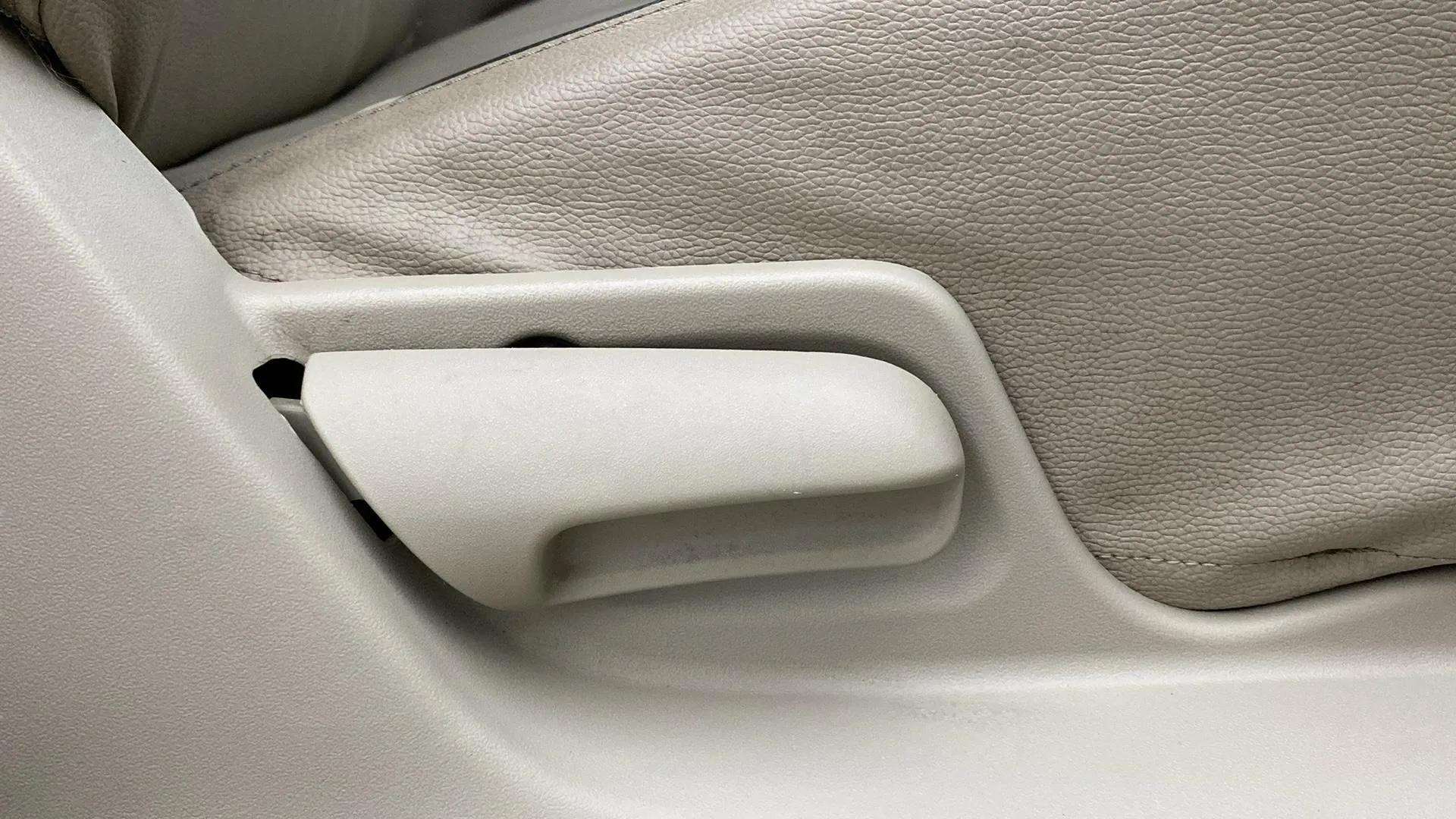 Driver-side-adjustment-panel-40