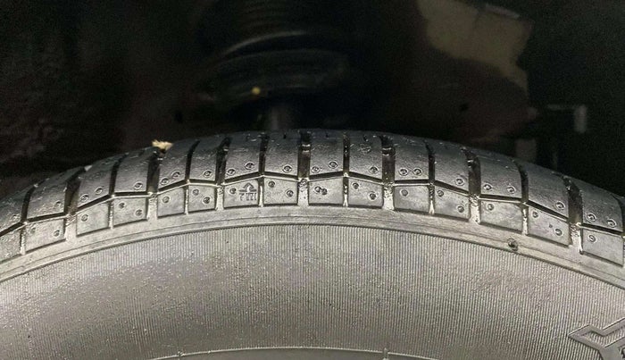 2014 Maruti Swift Dzire VXI, Petrol, Manual, 20,685 km, Right Front Tyre Tread
