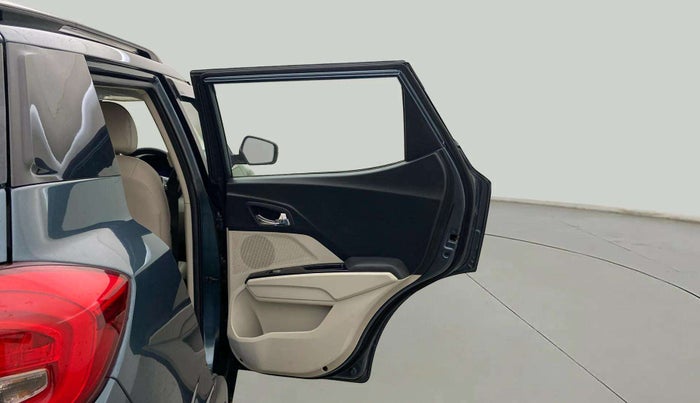 2022 Mahindra XUV300 W8 1.5 DIESEL, Diesel, Manual, 30,214 km, RHS Rear Door