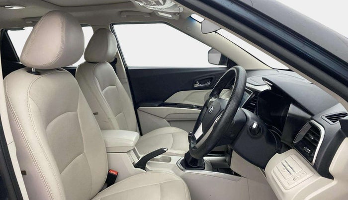 2022 Mahindra XUV300 W8 1.5 DIESEL, Diesel, Manual, 30,214 km, Right Side Front Door Cabin