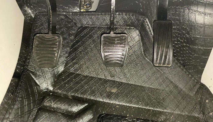 2022 Mahindra XUV300 W8 1.5 DIESEL, Diesel, Manual, 30,214 km, Pedals