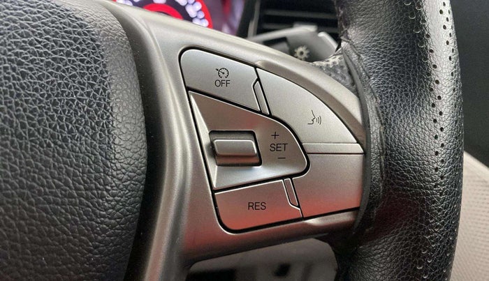 2022 Mahindra XUV300 W8 1.5 DIESEL, Diesel, Manual, 30,214 km, Adaptive Cruise Control