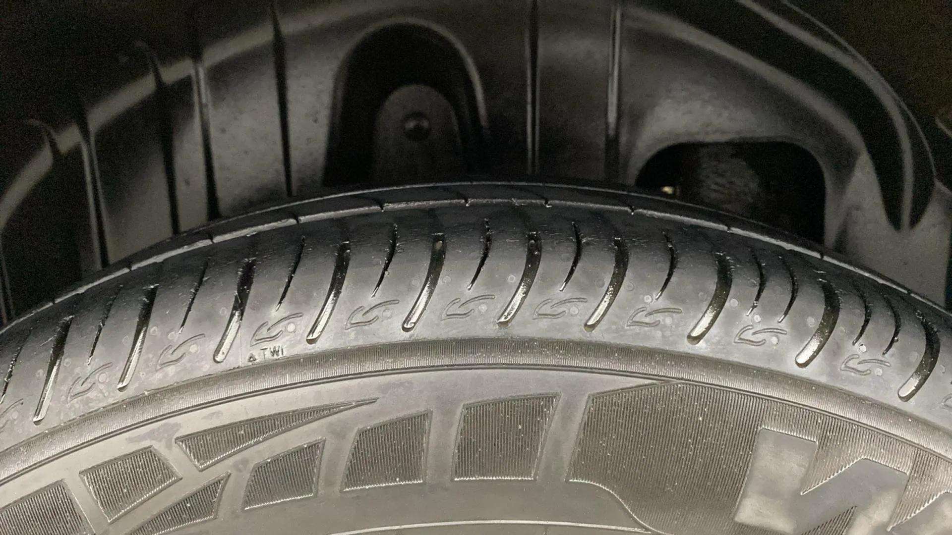 RHS-Rear-Tyre-Tread-19