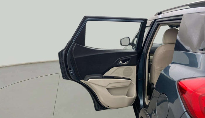 2022 Mahindra XUV300 W8 1.5 DIESEL, Diesel, Manual, 30,214 km, LHS Rear Door