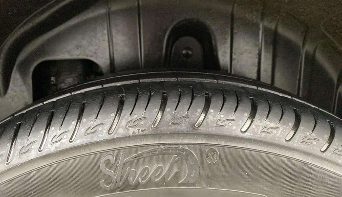 2022 Mahindra XUV300 W8 1.5 DIESEL, Diesel, Manual, 30,214 km, Left Front Tyre Tread