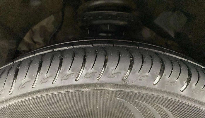 2022 Mahindra XUV300 W8 1.5 DIESEL, Diesel, Manual, 30,214 km, Left Rear Tyre Tread
