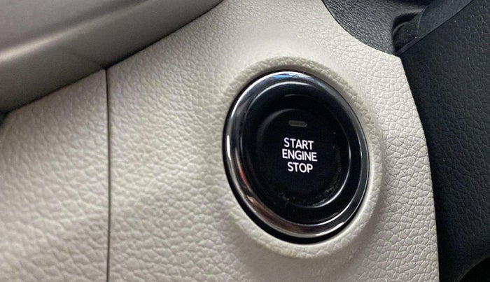 2022 Mahindra XUV300 W8 1.5 DIESEL, Diesel, Manual, 30,214 km, Keyless Start/ Stop Button