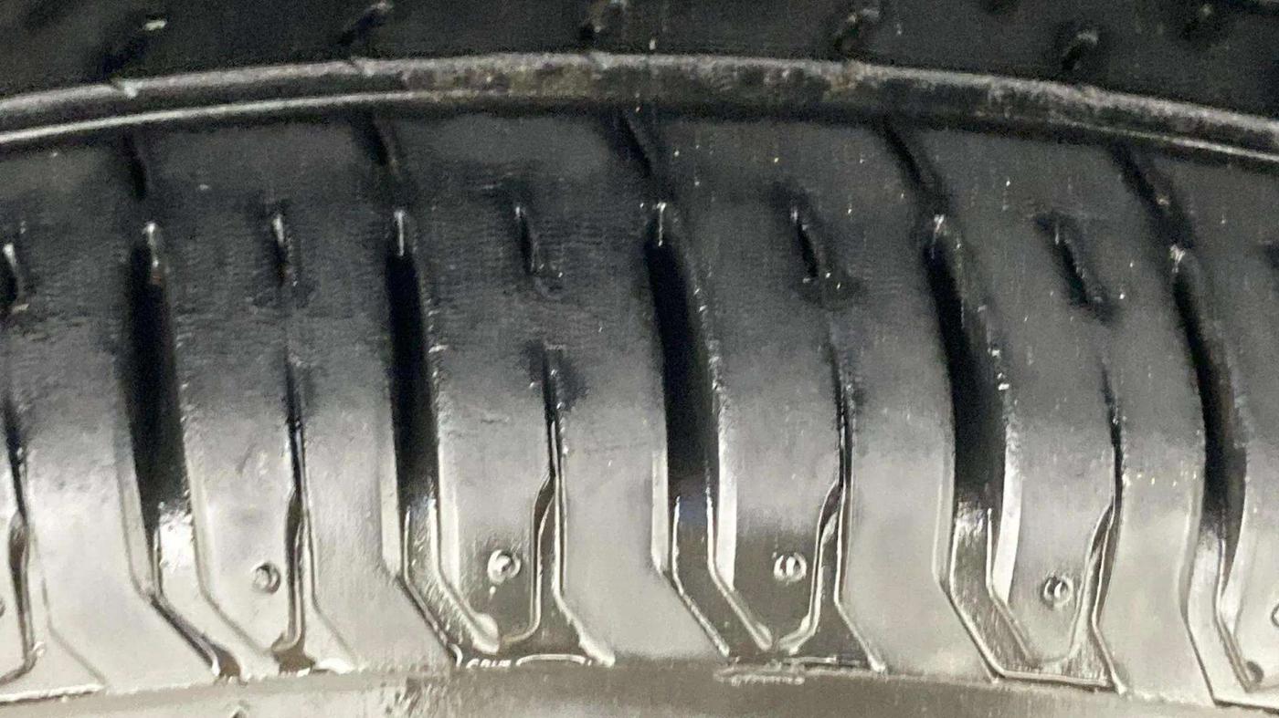 2020 Maruti XL6 ALPHA AT, Petrol, Automatic, 11,067 km, Right Front Tyre Tread