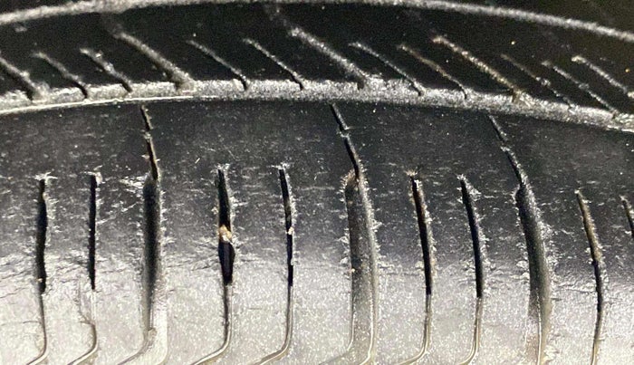 2019 Maruti Dzire LXI, Petrol, Manual, 66,570 km, Left Front Tyre Tread