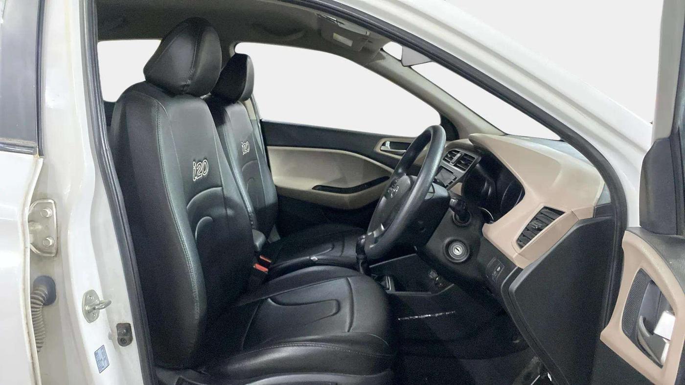 2020 Hyundai Elite i20 SPORTZ PLUS 1.2, Petrol, Manual, 33,312 km, Right Side Front Door Cabin