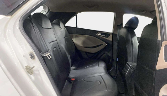 2020 Hyundai Elite i20 SPORTZ PLUS 1.2, Petrol, Manual, 33,312 km, Right Side Rear Door Cabin