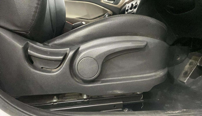 2020 Hyundai Elite i20 SPORTZ PLUS 1.2, Petrol, Manual, 33,312 km, Driver Side Adjustment Panel