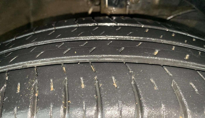 2019 Maruti Dzire VXI, Petrol, Manual, 21,174 km, Right Front Tyre Tread