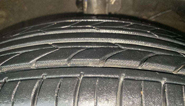 2018 Maruti Dzire VXI AMT, Petrol, Automatic, 43,524 km, Right Front Tyre Tread