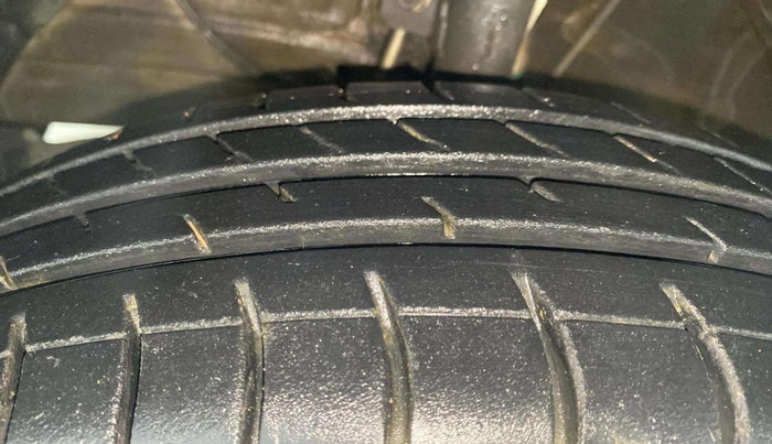 2019 Maruti Swift LXI, Petrol, Manual, 62,108 km, Left Front Tyre Tread