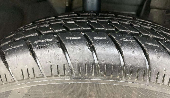 2015 Nissan Micra Active XV, Petrol, Manual, 26,931 km, Right Front Tyre Tread