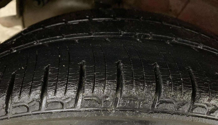 2018 Mahindra KUV 100 NXT K2+ P 6 STR, Petrol, Manual, 49,862 km, Right Rear Tyre Tread
