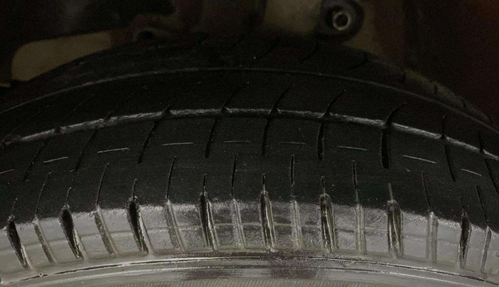 2018 Mahindra KUV 100 NXT K2+ P 6 STR, Petrol, Manual, 49,862 km, Left Front Tyre Tread