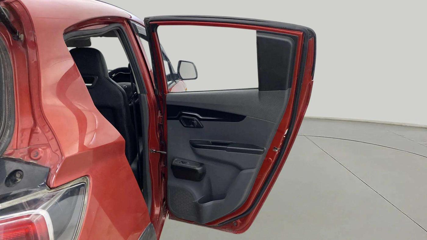 2018 Mahindra KUV 100 NXT K2+ P 6 STR, Petrol, Manual, 49,862 km, RHS Rear Door
