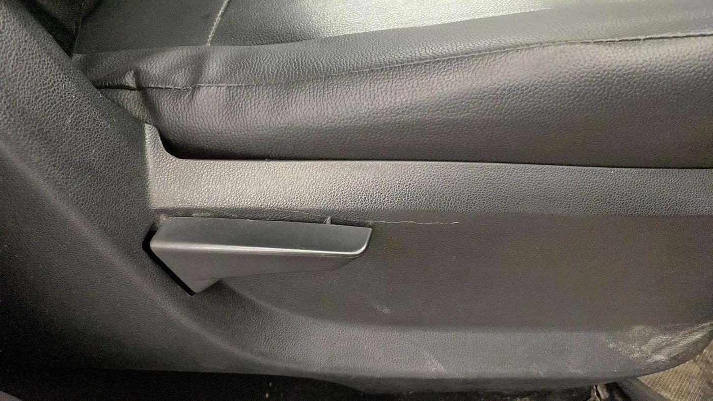 2018 Mahindra KUV 100 NXT K2+ P 6 STR, Petrol, Manual, 49,862 km, Driver Side Adjustment Panel