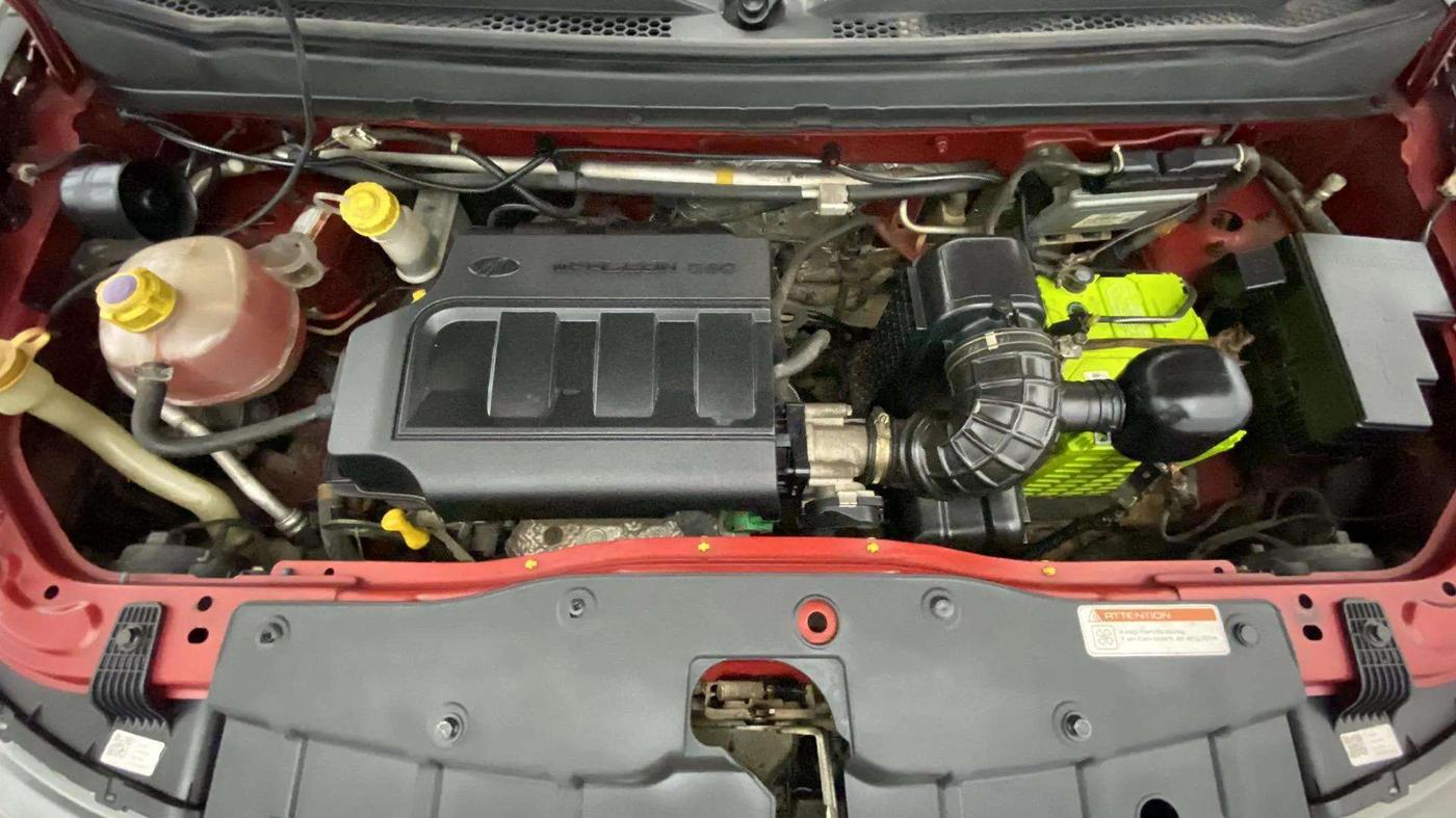 2018 Mahindra KUV 100 NXT K2+ P 6 STR, Petrol, Manual, 49,862 km, Engine View