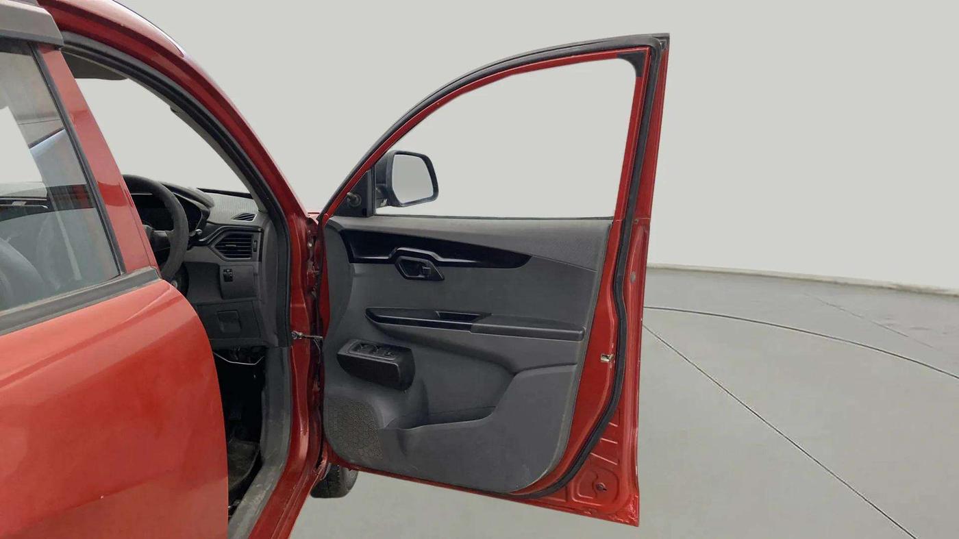 2018 Mahindra KUV 100 NXT K2+ P 6 STR, Petrol, Manual, 49,862 km, RHS Front Door